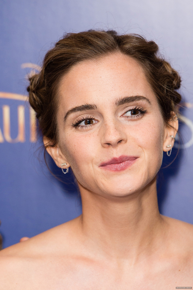 emma_watson_2017_feb_23_batb_london_launch_332.jpg