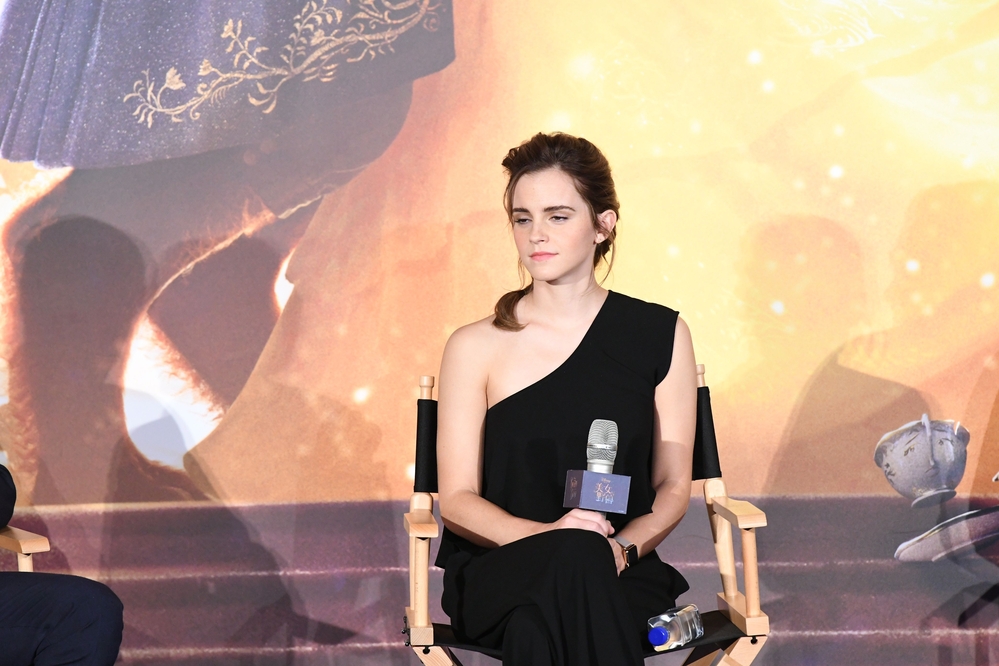 emma_watson_2017_batb_shanghai_press_conference_29.jpg