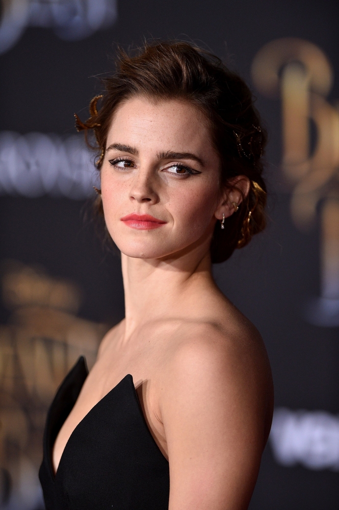 emma_watson_2017_mar_batb_la_premiere_630.jpg