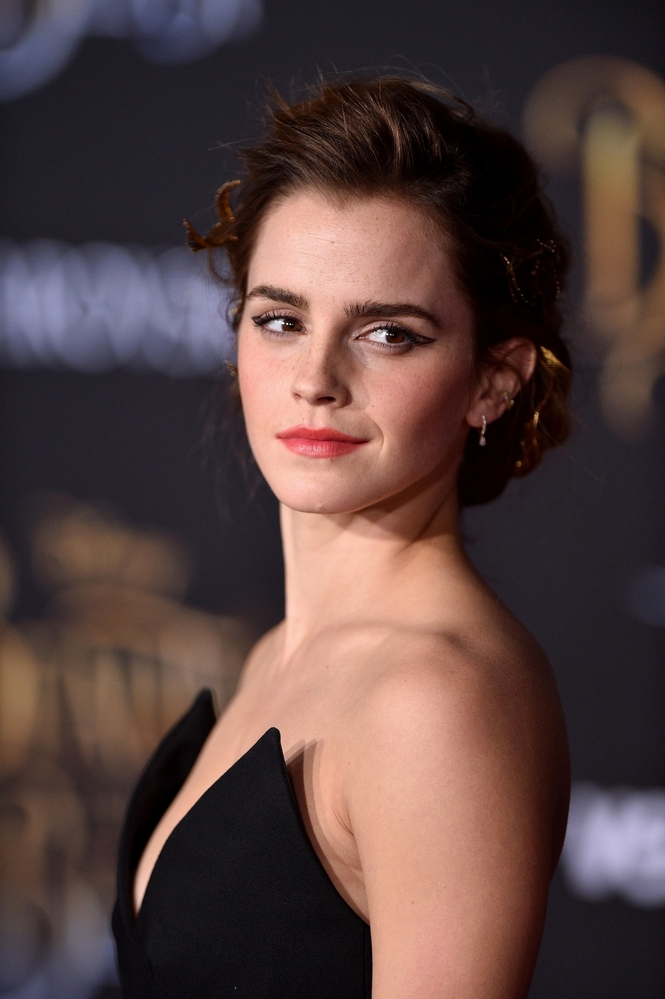 emma_watson_2017_mar_batb_la_premiere_631.jpg