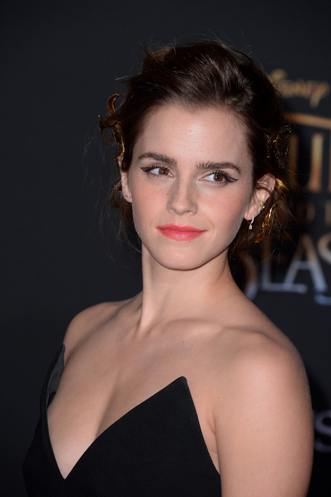 emma_watson_2017_mar_batb_la_premiere_639.jpg