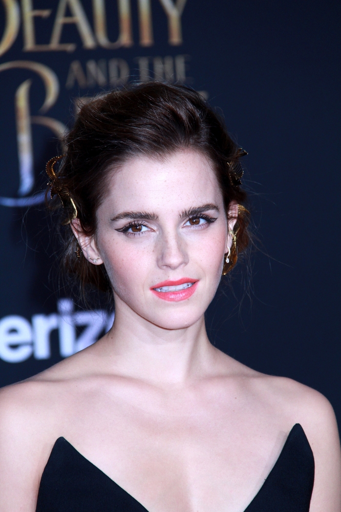 emma_watson_2017_mar_batb_la_premiere_680.jpg