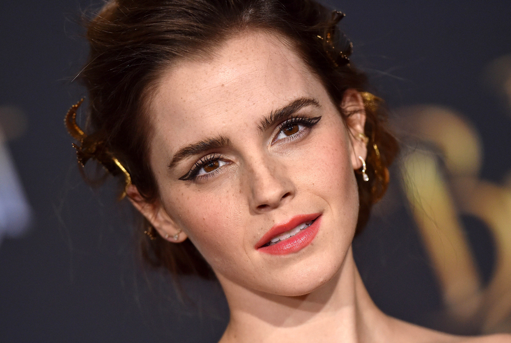 emma_watson_2017_mar_batb_la_premiere_735.jpg