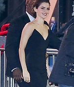 emma_watson_2017_mar_batb_la_premiere_650.jpg