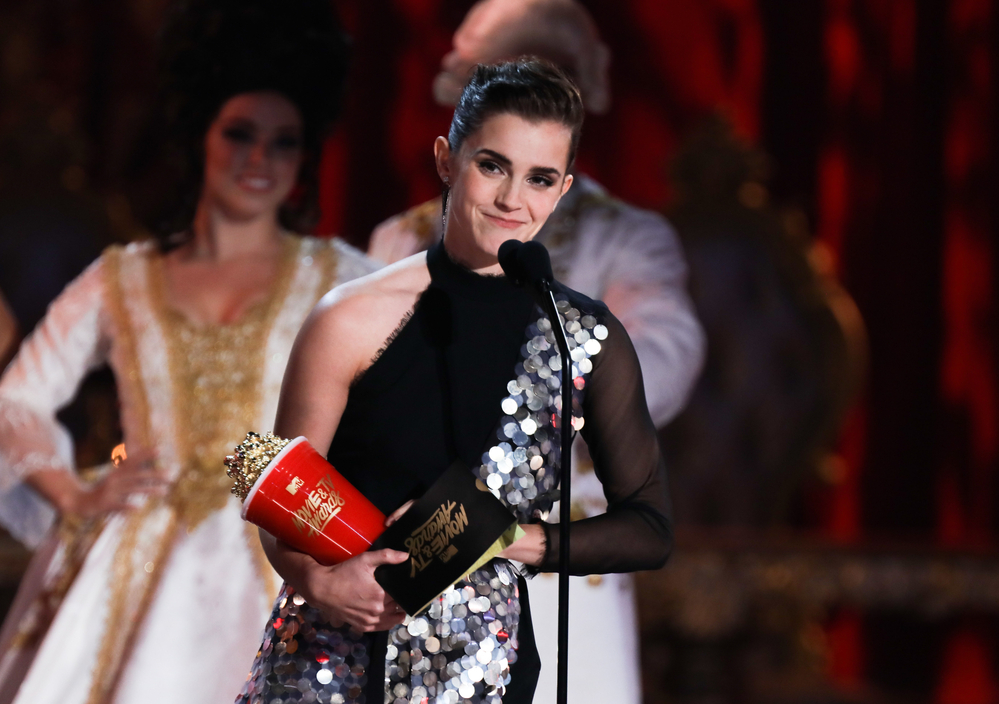 emma_watson_2017_may_7th_mtv_movie_tv_awards_05.jpg