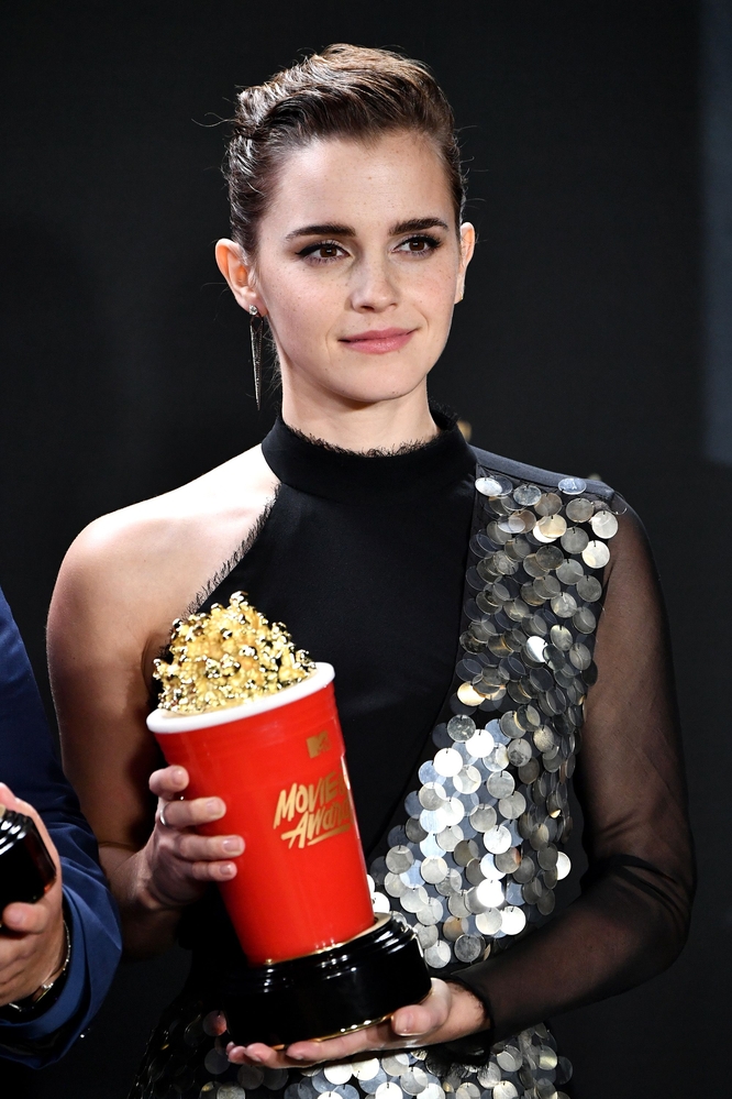 emma_watson_2017_may_7th_mtv_movie_tv_awards_155.jpg