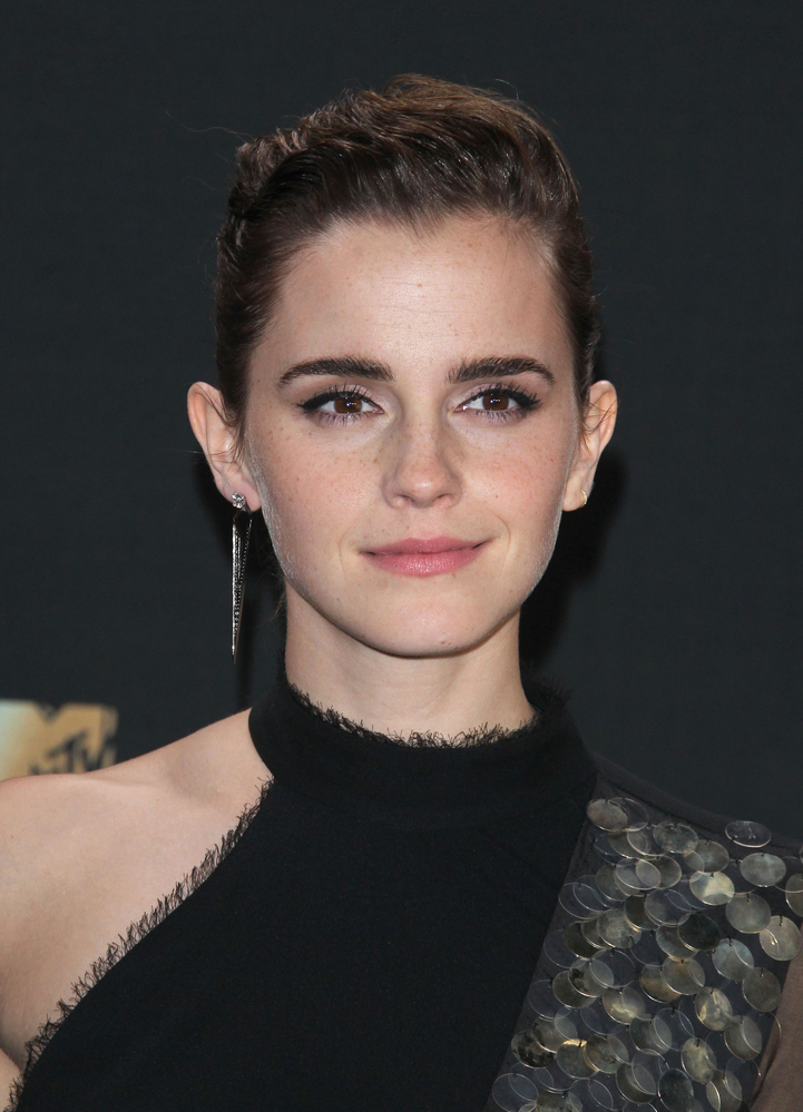 emma_watson_2017_may_7th_mtv_movie_tv_awards_184.jpg