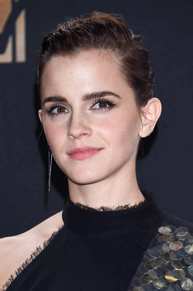emma_watson_2017_may_7th_mtv_movie_tv_awards_190.jpg