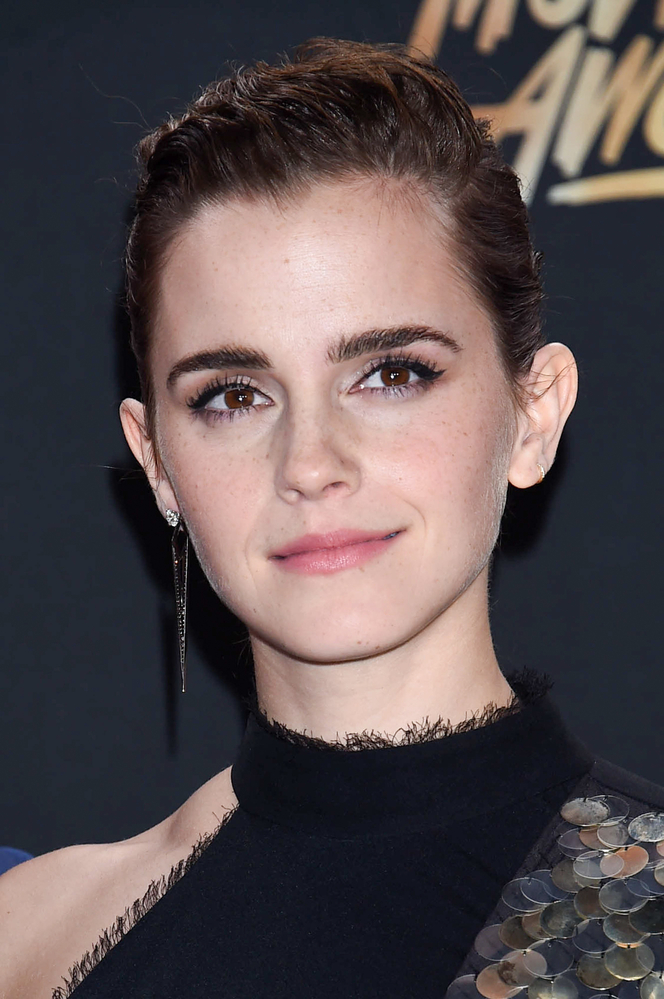 emma_watson_2017_may_7th_mtv_movie_tv_awards_194.jpg