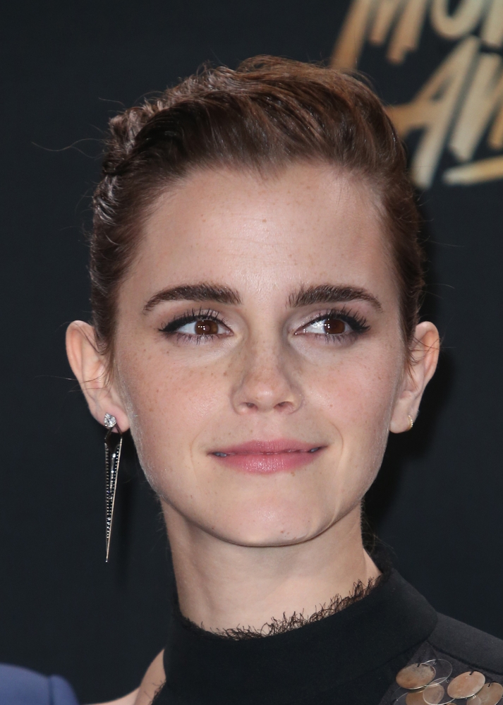 emma_watson_2017_may_7th_mtv_movie_tv_awards_200.jpg