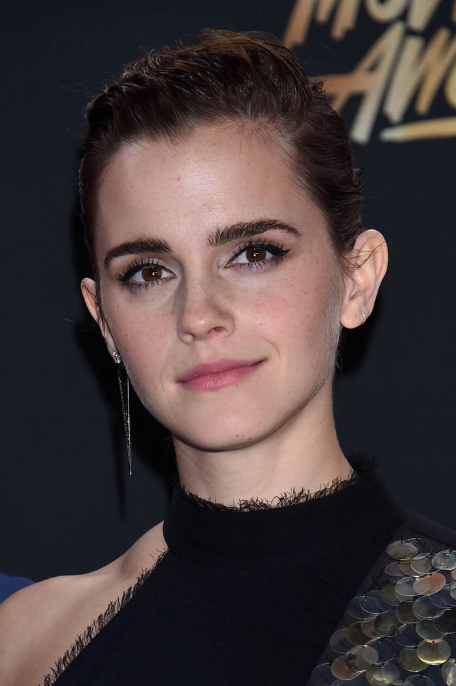 emma_watson_2017_may_7th_mtv_movie_tv_awards_211.jpg