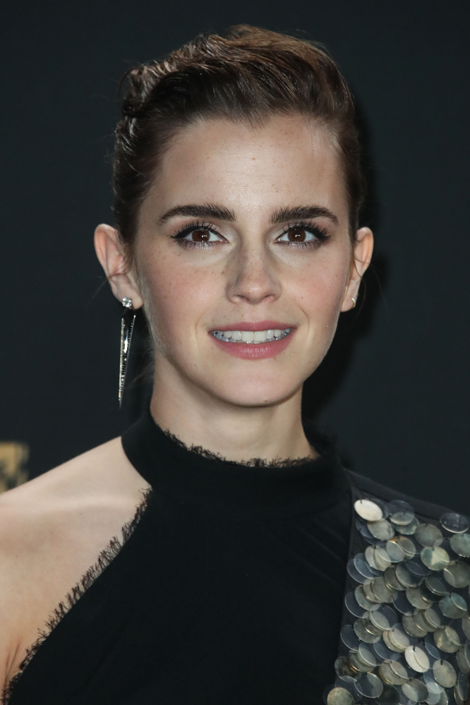 emma_watson_2017_may_7th_mtv_movie_tv_awards_234.jpg