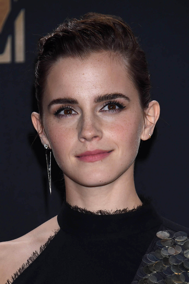 emma_watson_2017_may_7th_mtv_movie_tv_awards_421.jpg