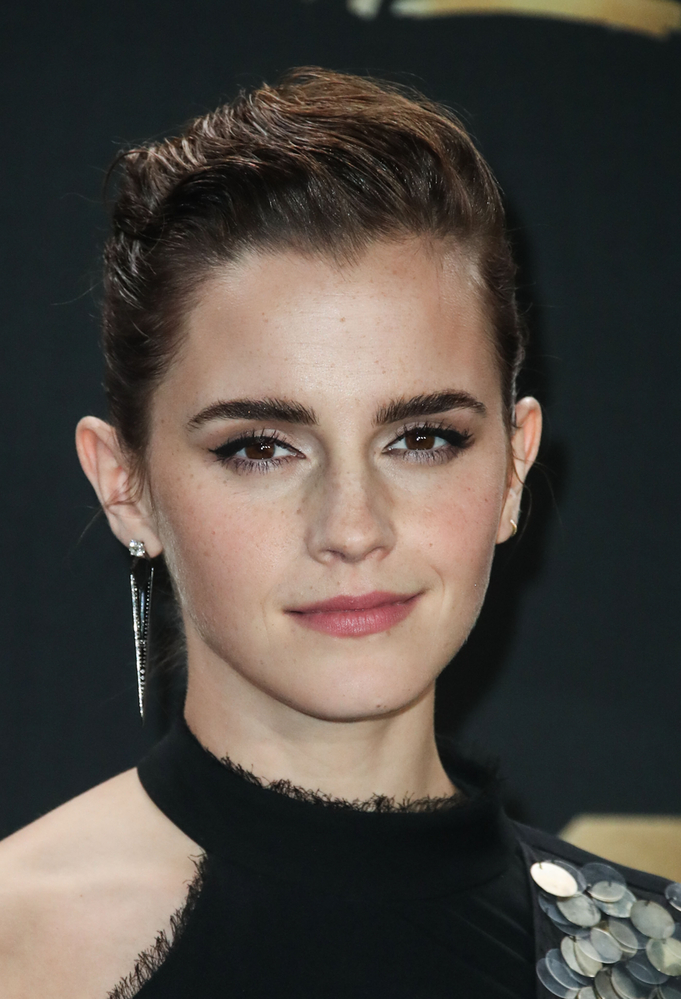 emma_watson_2017_may_7th_mtv_movie_tv_awards_481.jpg