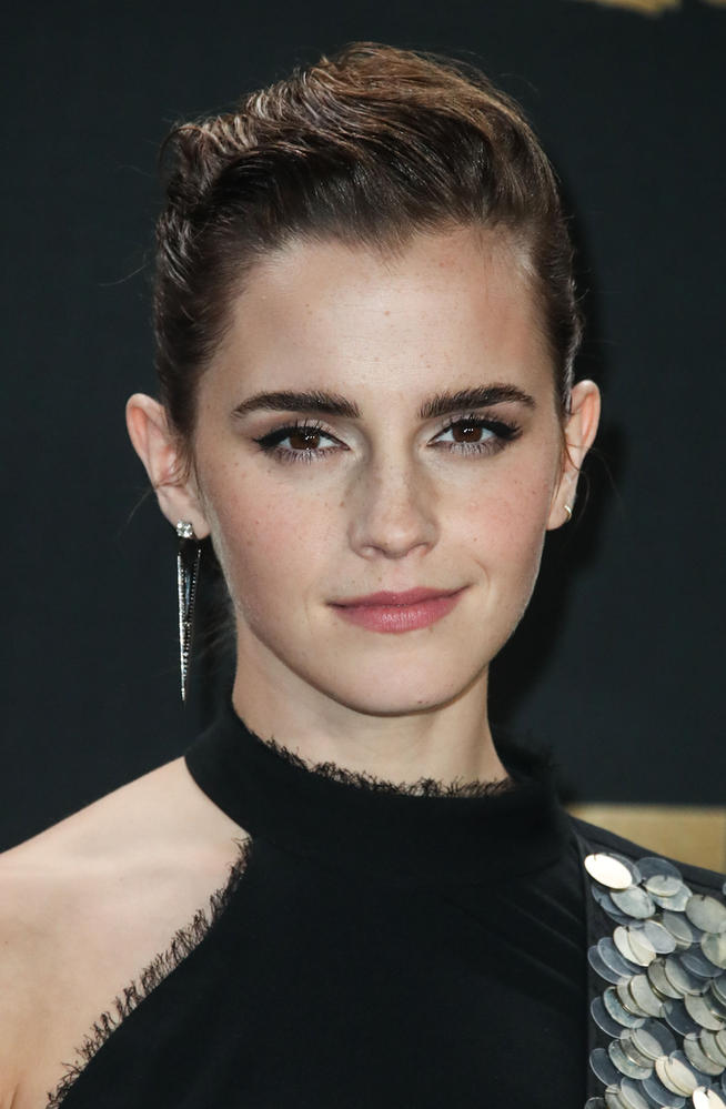 emma_watson_2017_may_7th_mtv_movie_tv_awards_483.jpg