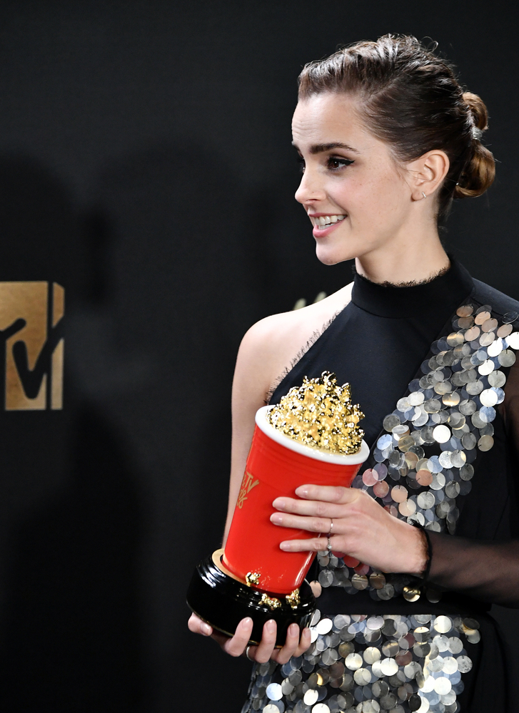 emma_watson_2017_may_7th_mtv_movie_tv_awards_67.jpg