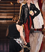 Filename=emma_watson_2017_may_7th_mtv_movie_tv_awards_10.jpg
Filesize=788KiB
Dimensions=1632x2396
Date added=Feb 19, 2026 emma_watson_2017_may_7th_mtv_movie_tv_awards_10.jpg