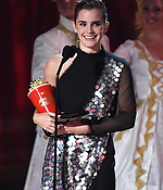 emma_watson_2017_may_7th_mtv_movie_tv_awards_27.jpg