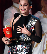 emma_watson_2017_may_7th_mtv_movie_tv_awards_48.jpg