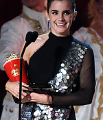 emma_watson_2017_may_7th_mtv_movie_tv_awards_49.jpg