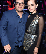 emma_watson_2017_may_7th_mtv_movie_tv_awards_50.jpg