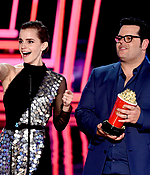 emma_watson_2017_may_7th_mtv_movie_tv_awards_508.jpg