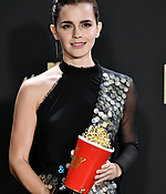 emma_watson_2017_may_7th_mtv_movie_tv_awards_68.jpg