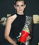 emma_watson_2017_may_7th_mtv_movie_tv_awards_77.jpg