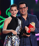 emma_watson_2017_may_7th_mtv_movie_tv_awards_86.jpg
