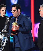 emma_watson_2017_may_7th_mtv_movie_tv_awards_96.jpg