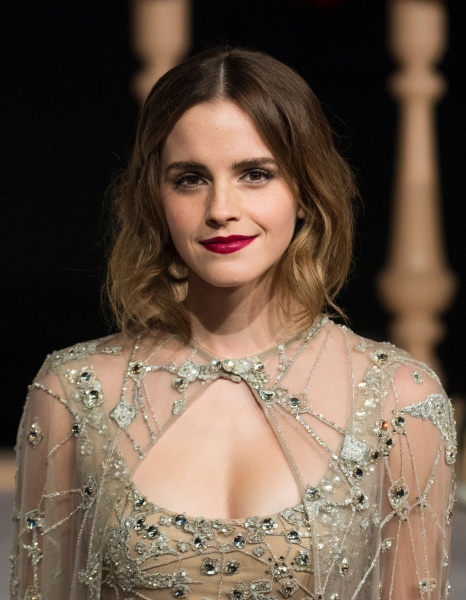 emma_watson_2017_feb_27_batb_premiere_in_shanghai_01.jpg