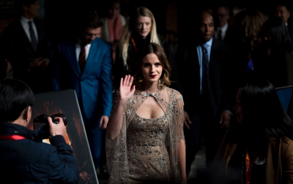 emma_watson_2017_feb_27_batb_premiere_in_shanghai_08.jpg