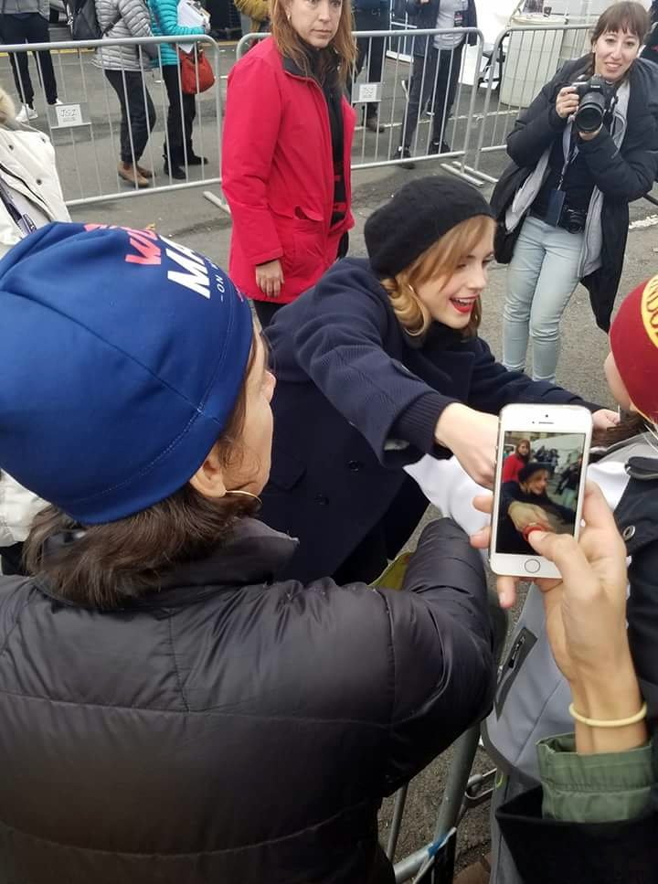 emma_watson_2017_womens_march_on_washington_46.jpg