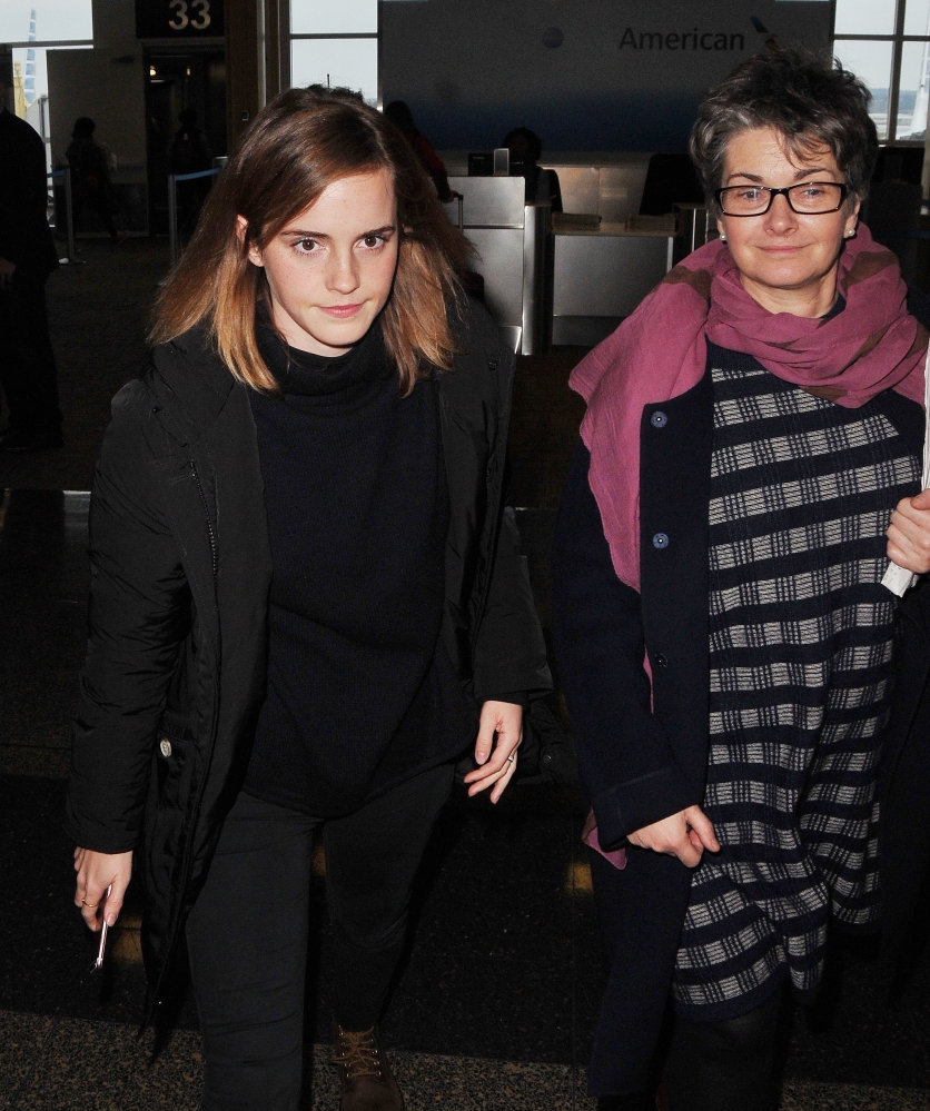 EEW_2017candid_jan20_arrives_in_washingtondc_with_her_mom_05.jpg