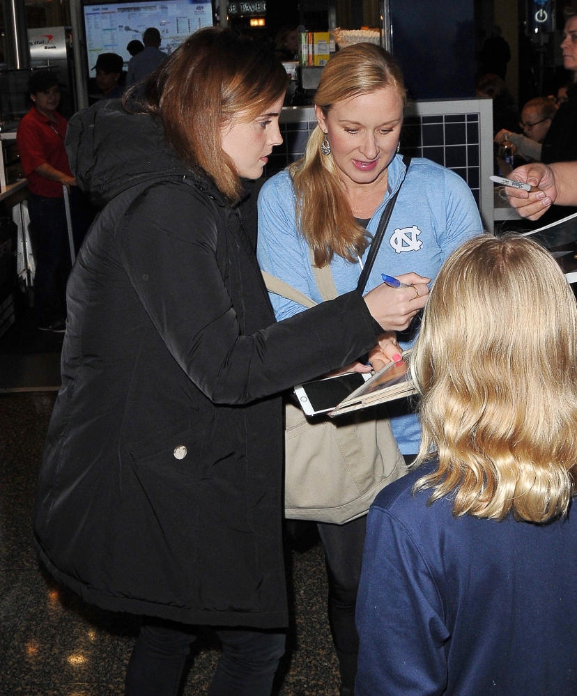 EEW_2017candid_jan20_arrives_in_washingtondc_with_her_mom_09.jpg