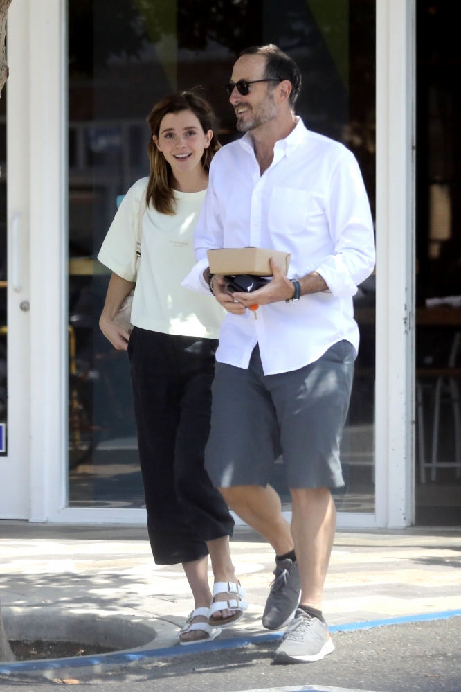 EEW_2019candid_aug13_out_for_lunch_in_santa_monica_ca_001.jpg