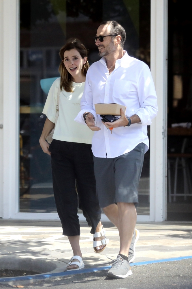 EEW_2019candid_aug13_out_for_lunch_in_santa_monica_ca_003.jpg