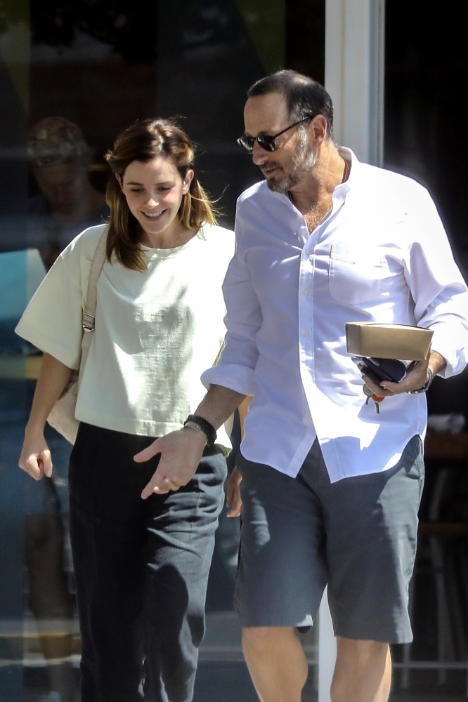 EEW_2019candid_aug13_out_for_lunch_in_santa_monica_ca_004.jpg