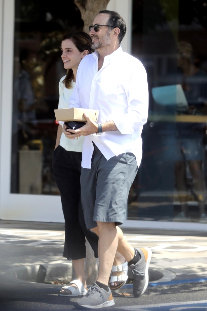 EEW_2019candid_aug13_out_for_lunch_in_santa_monica_ca_005.jpg
