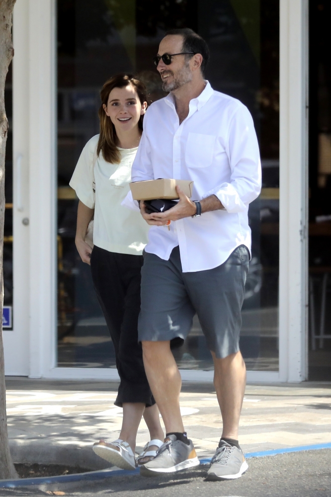EEW_2019candid_aug13_out_for_lunch_in_santa_monica_ca_008.jpg