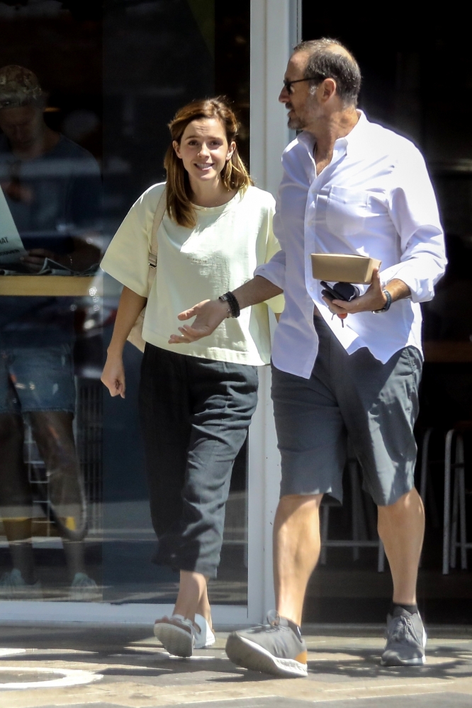 EEW_2019candid_aug13_out_for_lunch_in_santa_monica_ca_014.jpg