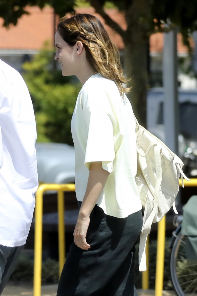 EEW_2019candid_aug13_out_for_lunch_in_santa_monica_ca_026.jpg