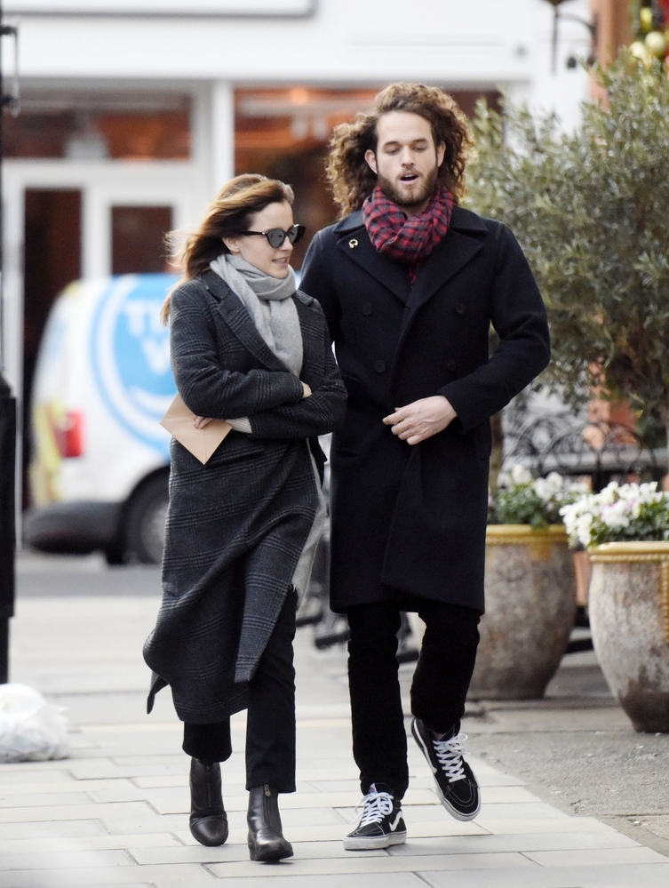 EEW_2019candid_dec18_out_for_lunch_in_london_007.jpg