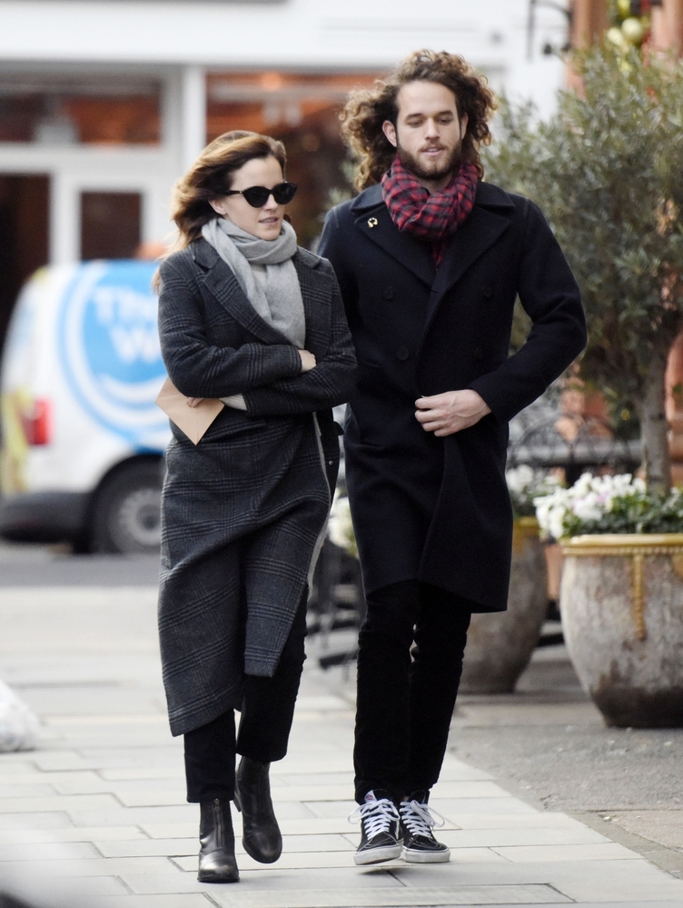 EEW_2019candid_dec18_out_for_lunch_in_london_008.jpg