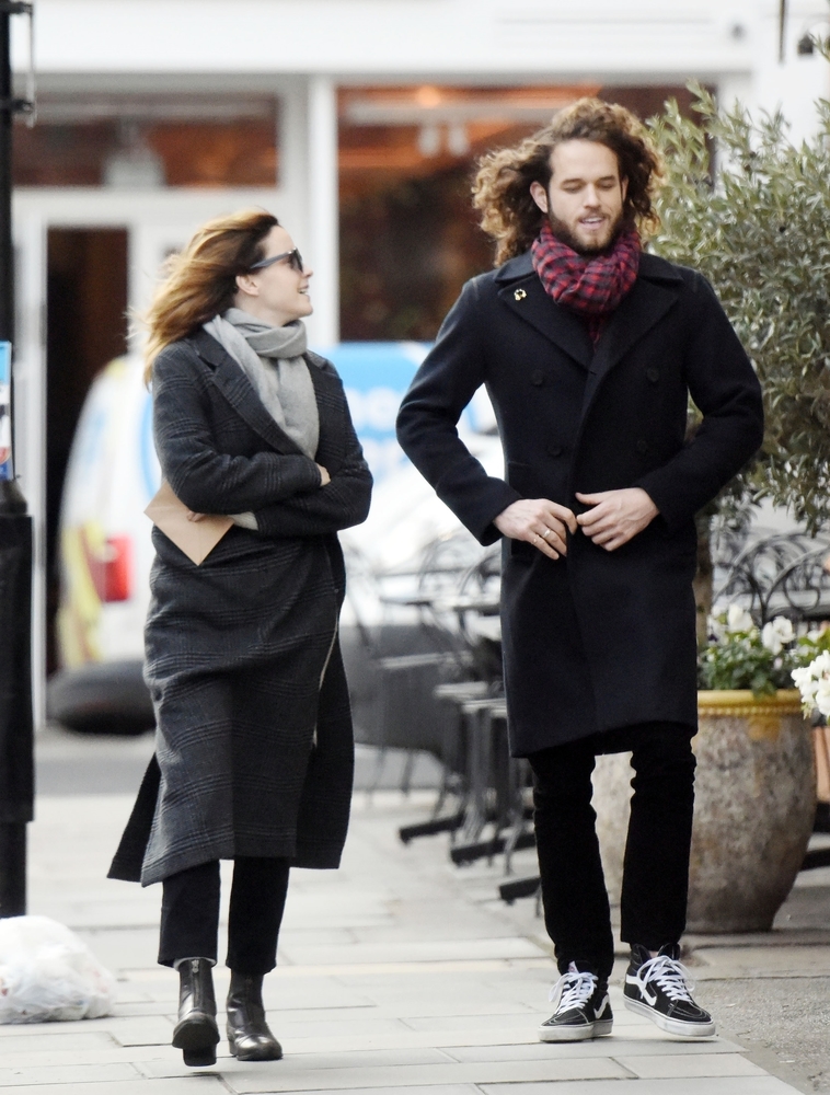EEW_2019candid_dec18_out_for_lunch_in_london_009.jpg