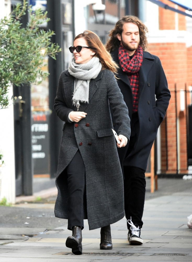 EEW_2019candid_dec18_out_for_lunch_in_london_010.jpg