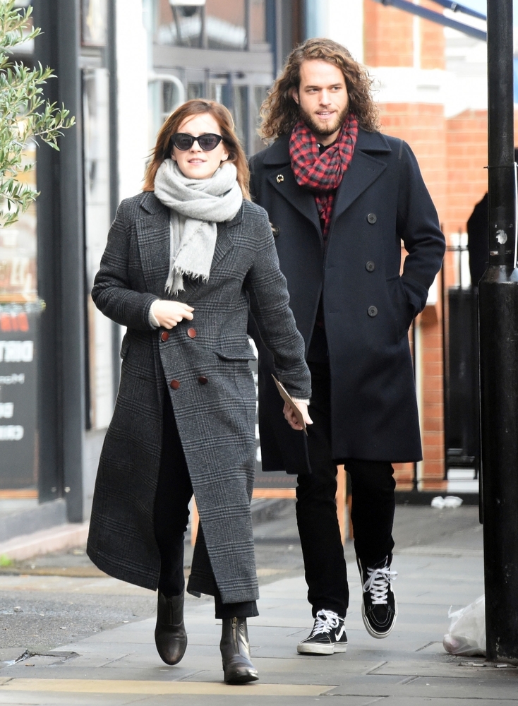 EEW_2019candid_dec18_out_for_lunch_in_london_017.jpg