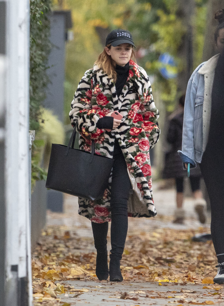 EEW_2019candid_nov3_out_and_about_in_london_015.jpg