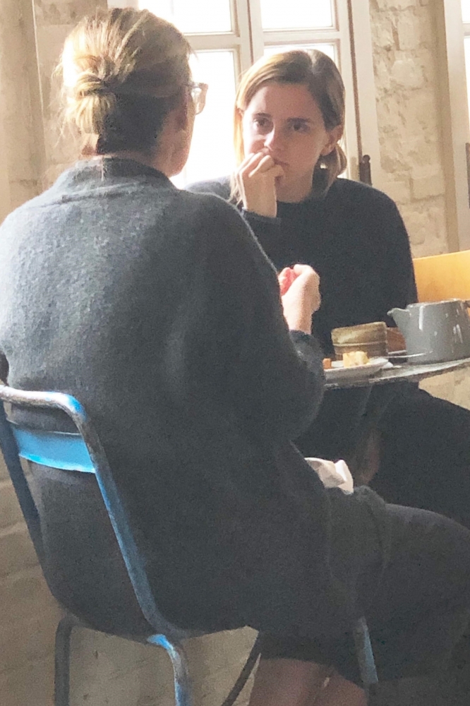 EEW_2019candid_out_for_coffee_in_venice_ca_001.jpg