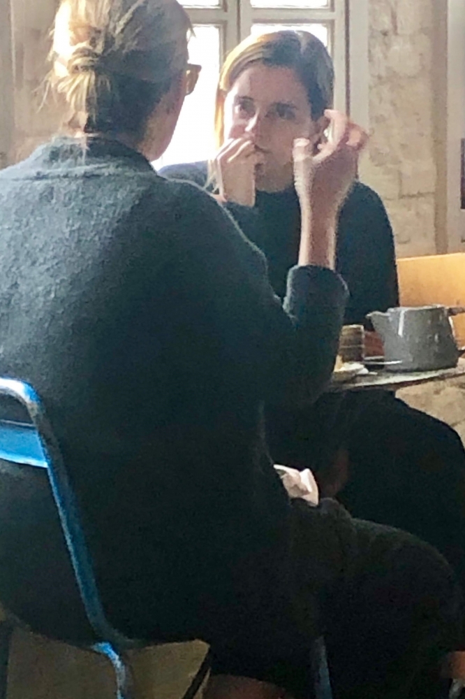 EEW_2019candid_out_for_coffee_in_venice_ca_003.jpg